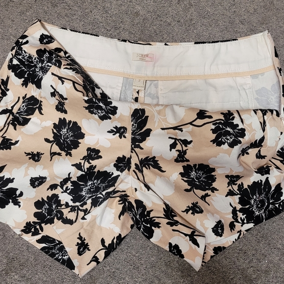 Shorts - Picture 3 of 5